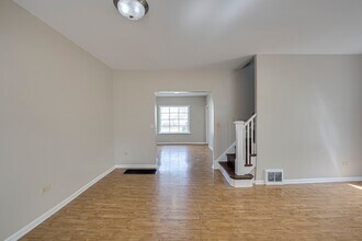 371 Cedar St in Aurora, IL - Building Photo - Building Photo