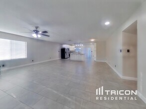4007 E Apollo Rd in Phoenix, AZ - Building Photo - Building Photo