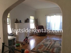 317 N Gardner St, Unit 317 1/2 in Los Angeles, CA - Building Photo