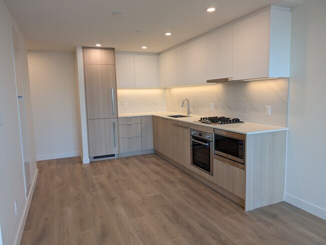 318 Alderson Ave in Coquitlam, BC - Building Photo - Building Photo