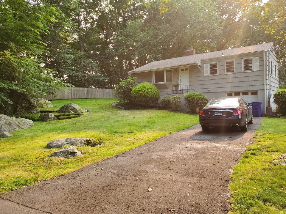 43 Arnold Ln in Norwalk, CT - Building Photo