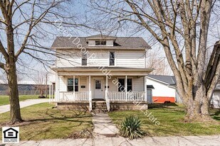 1703 Sprott St in Auburn, IN - Building Photo