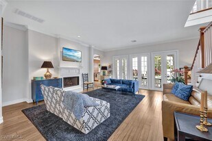 255 2nd Ave N in Naples, FL - Building Photo