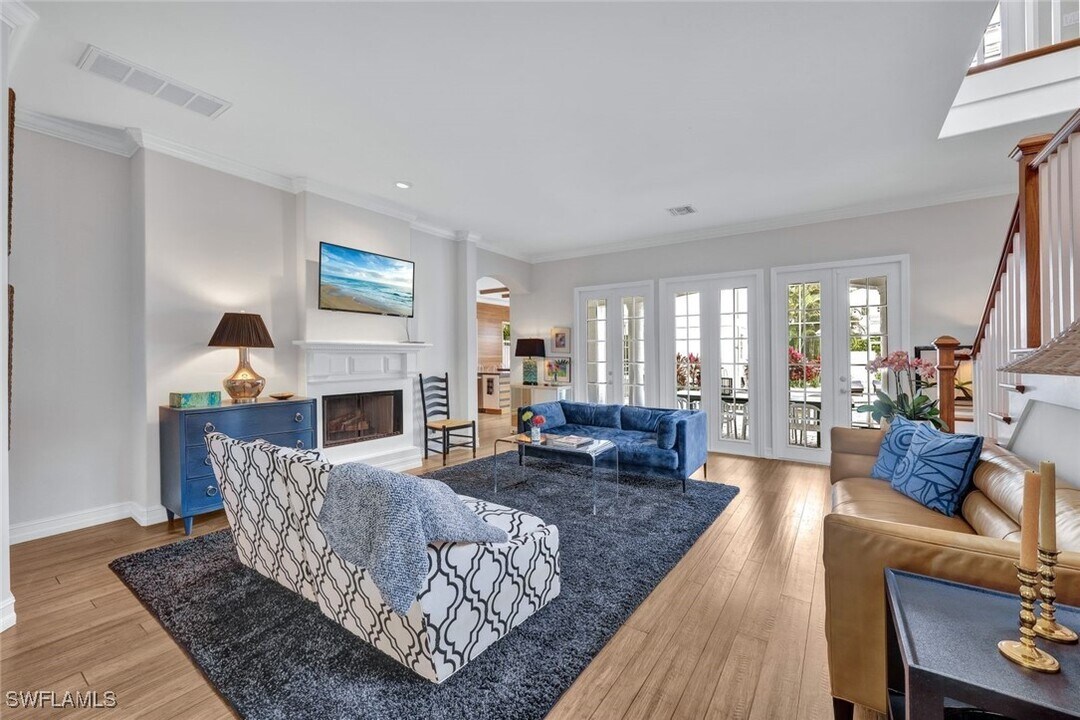255 2nd Ave N in Naples, FL - Building Photo