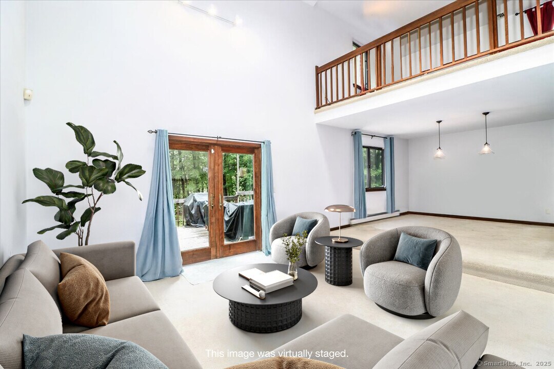 6 Kristy Dr in Bethel, CT - Foto de edificio
