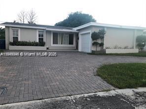 8700 NW 21st St in Sunrise, FL - Building Photo