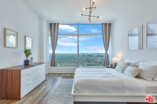 900 W Olympic Blvd in Los Angeles, CA - Building Photo