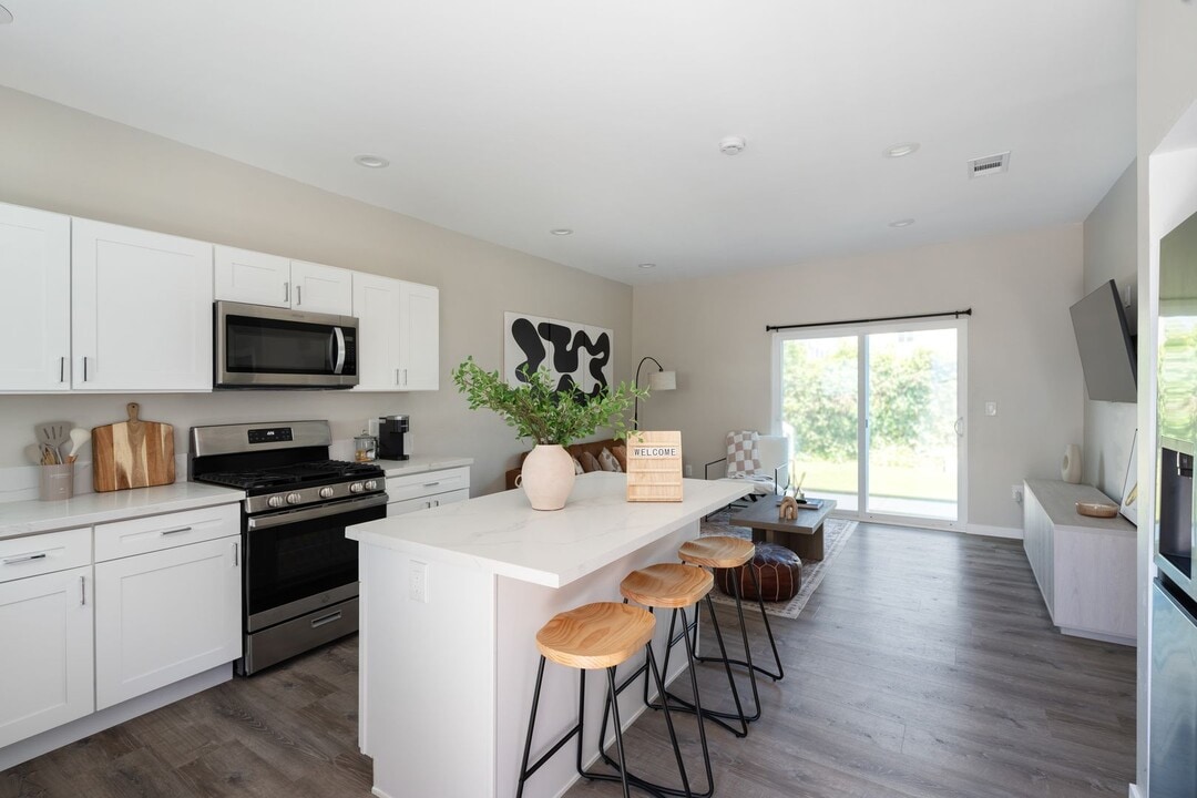 6237 Hobart St in San Diego, CA - Building Photo
