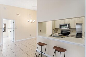 2734 N Nob Hill Rd in Sunrise, FL - Building Photo - Building Photo