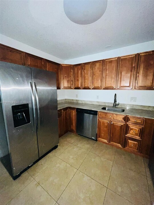 7701 SW 10th Ct in North Lauderdale, FL - Building Photo