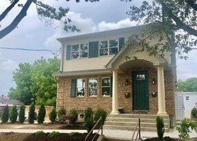 60 Arlington St in Mineola, NY - Building Photo