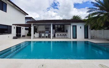 14680 SW 17th St in Miami, FL - Building Photo - Building Photo