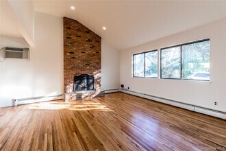 35 B S Norwood Rd in Sands Point, NY - Building Photo - Building Photo