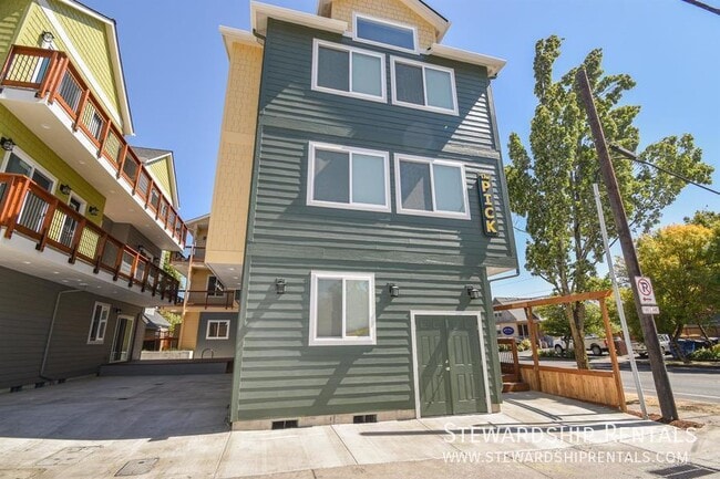 1797 Mill Alley in Eugene, OR - Building Photo - Building Photo