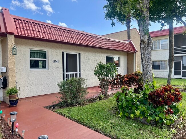 property at 176 Lake Evelyn Dr