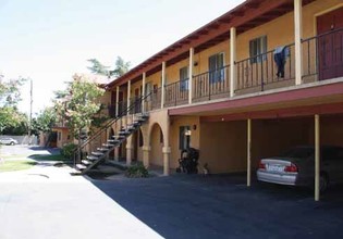 Casa Loma Apartments in Sanger, CA - Building Photo - Building Photo