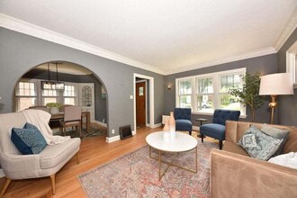 5352 N Kent Ave in Whitefish Bay, WI - Building Photo - Building Photo