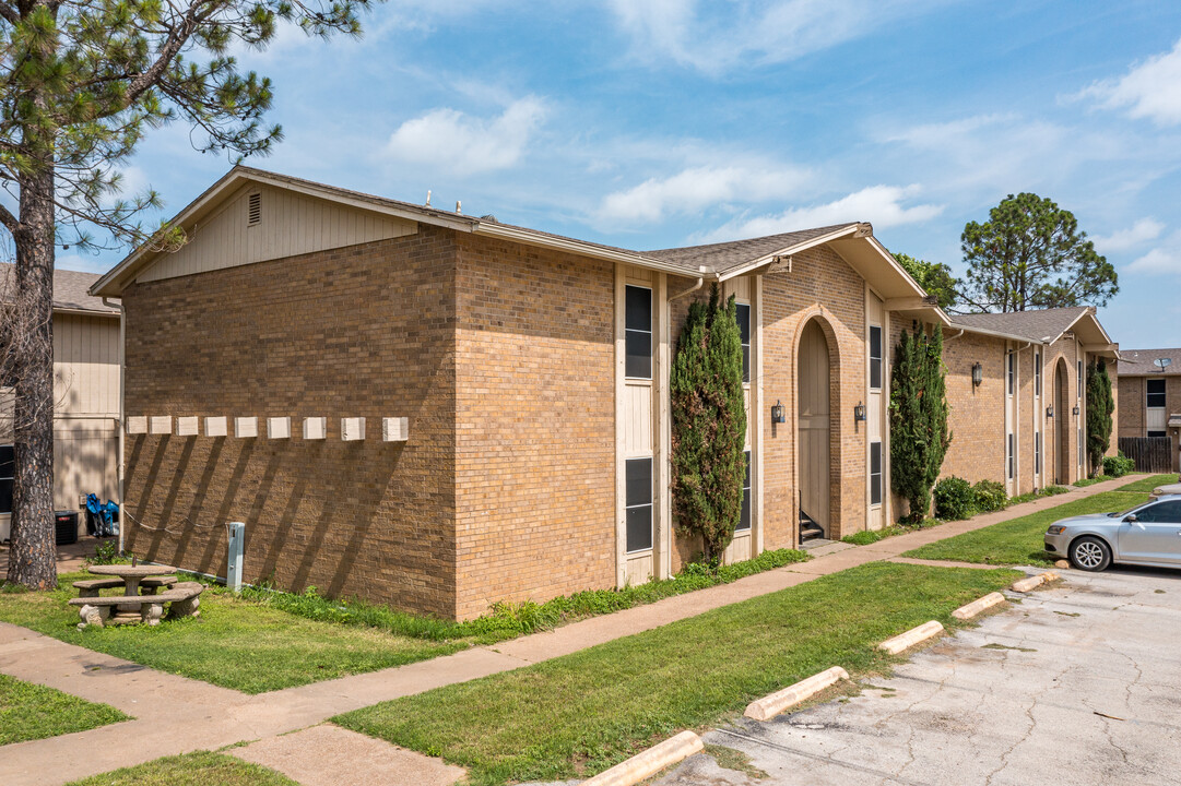 Indiana Crossing in Graham, TX - Building Photo