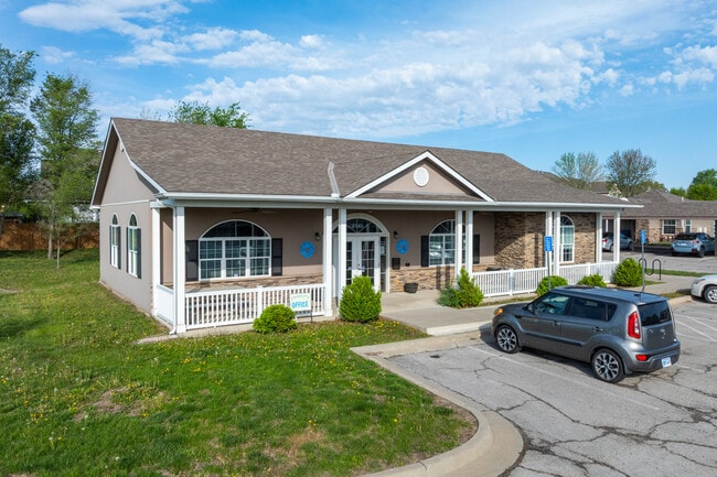Bethel Estates of Lawrence in Lawrence, KS - Building Photo - Building Photo