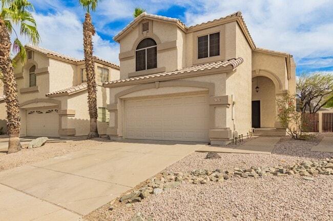 property at 1318 E Thunderhill Pl