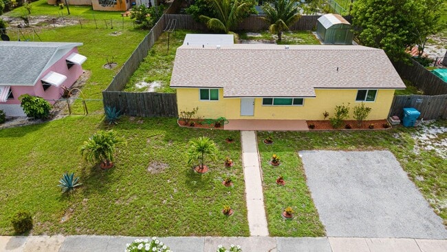 2181 NE 1st Ln in Boynton Beach, FL - Building Photo - Building Photo