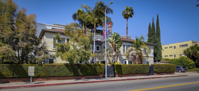 6915 Fountain Ave in Los Angeles, CA - Building Photo - Building Photo