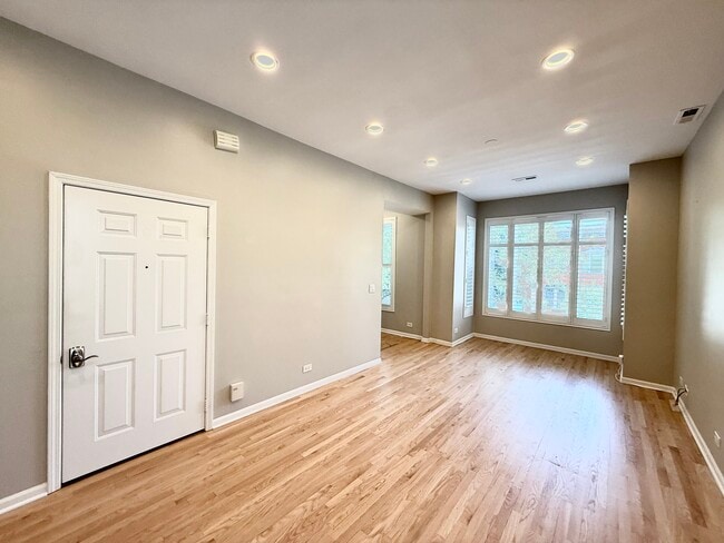 1905 W Huron St, Unit 2 in Chicago, IL - Building Photo - Building Photo