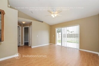 12720 Lake Vista Dr in Gibsonton, FL - Foto de edificio - Building Photo