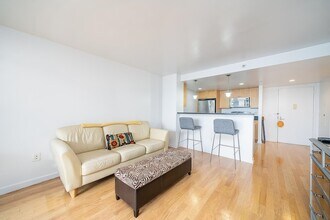 700 Grove St in Jersey City, NJ - Building Photo - Building Photo