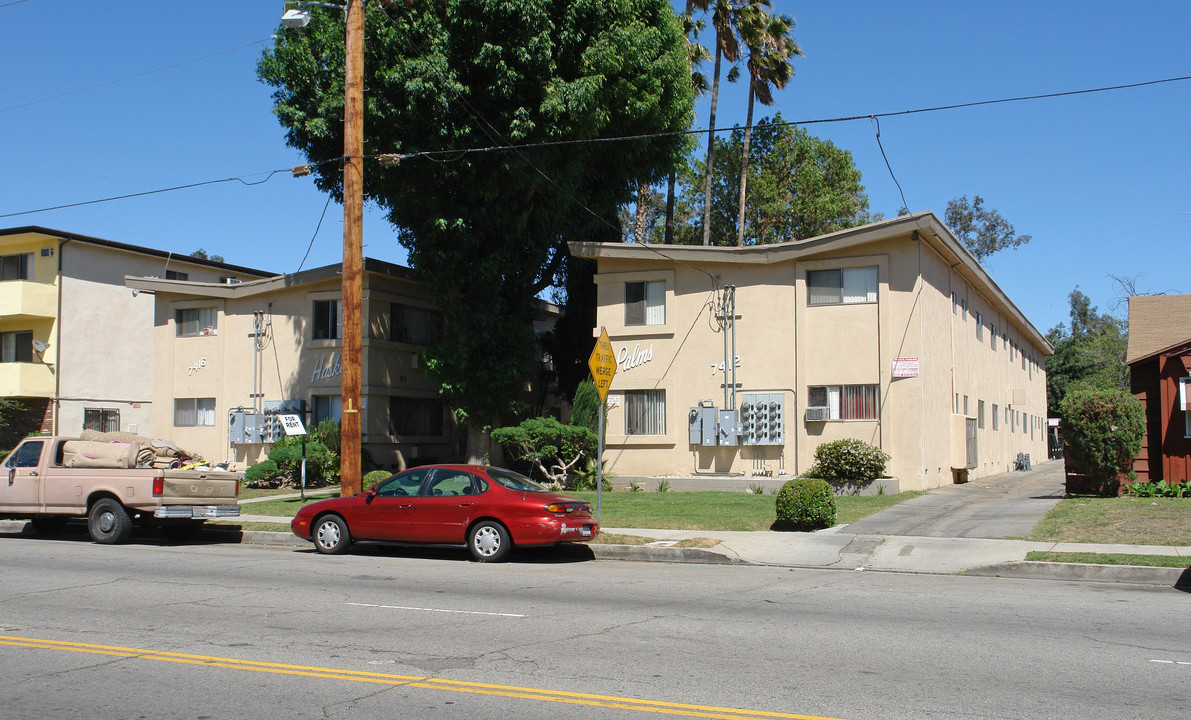 Haskell Palms in Van Nuys, CA - Building Photo