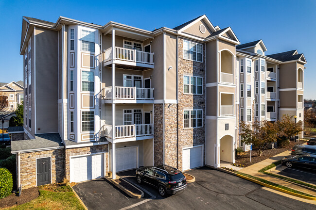 Stratford Club in Leesburg, VA - Foto de edificio - Building Photo