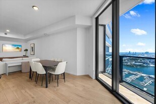 398 NE 5th St, Unit 3714 in Miami, FL - Building Photo