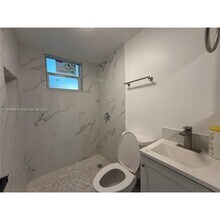 1700 SW 10th St in Miami, FL - Foto de edificio - Building Photo