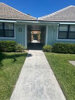 1127 E Seminole Ave, Unit 8A in Jupiter, FL - Building Photo