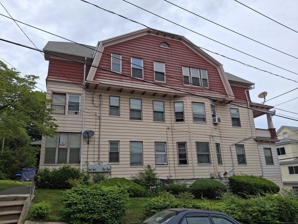486 Wilson St in Waterbury, CT - Building Photo
