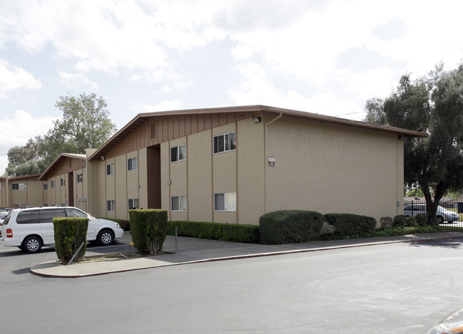 Florin Meadows Apartments in Sacramento, CA - Foto de edificio - Building Photo