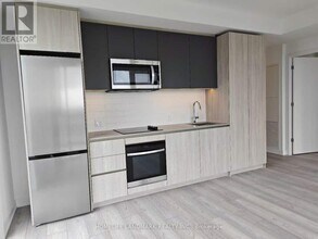 5858 Yonge St in Toronto, ON - Building Photo - Building Photo