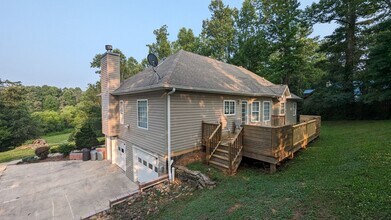 210 Winding Way Ln in Hendersonville, NC - Building Photo - Building Photo