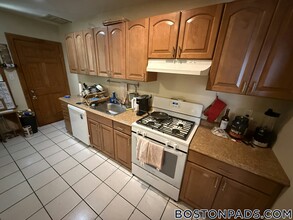 27 S Crescent Circuit in Boston, MA - Building Photo - Building Photo