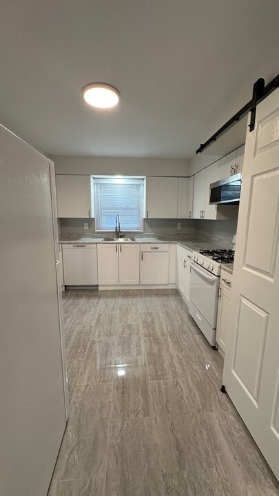 12 Morton Ave, Unit 3 Bedroom Apartment in Hempstead, NY - Building Photo