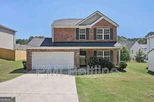 5675 Laurel Ridge Cir in East Point, GA - Building Photo