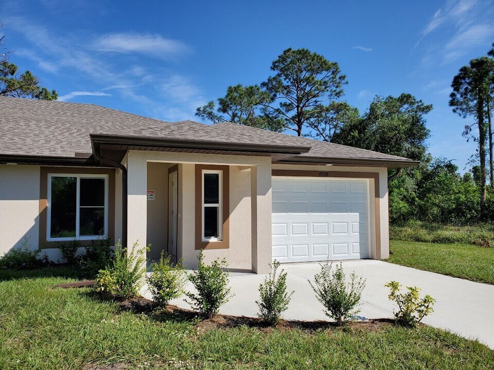 4738 13th St SW in Lehigh Acres, FL - Building Photo