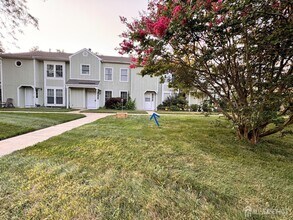 4 Pond View Dr in Plainsboro, NJ - Building Photo - Building Photo