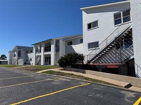 345 FM86 in Luling, TX - Building Photo