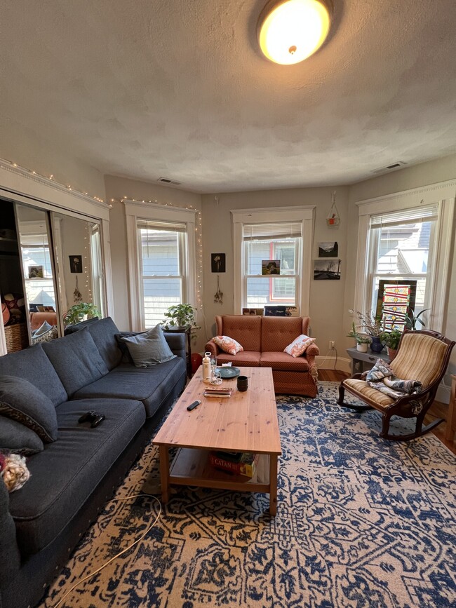 305 Highland Ave, Unit 3 in Somerville, MA - Foto de edificio - Building Photo