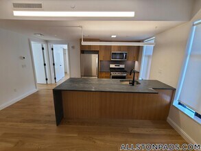 83 Gardner St, Unit 210 in Boston, MA - Foto de edificio - Building Photo