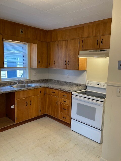 220 Albion St in Wakefield, MA - Building Photo