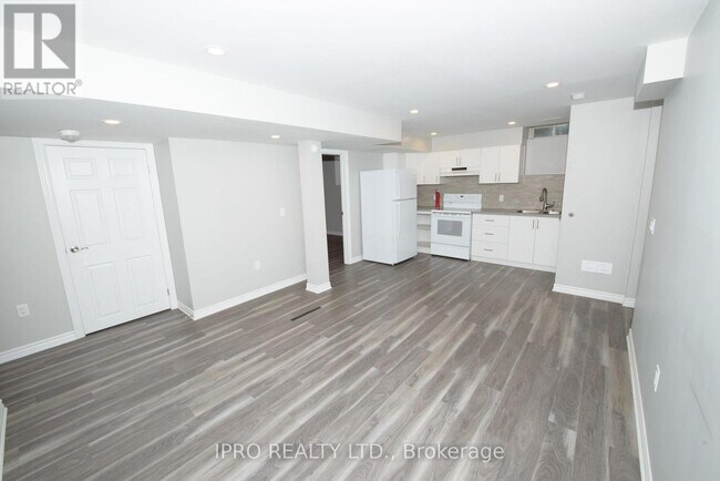 70 Pebblestone Cir in Brampton, ON - Building Photo - Building Photo