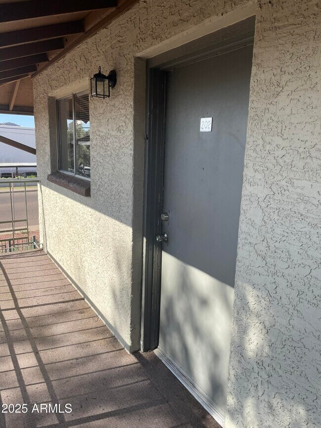 2002 E Sweetwater Ave in Phoenix, AZ - Building Photo - Building Photo