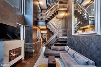 1424 W Grand Ave in Chicago, IL - Building Photo - Building Photo